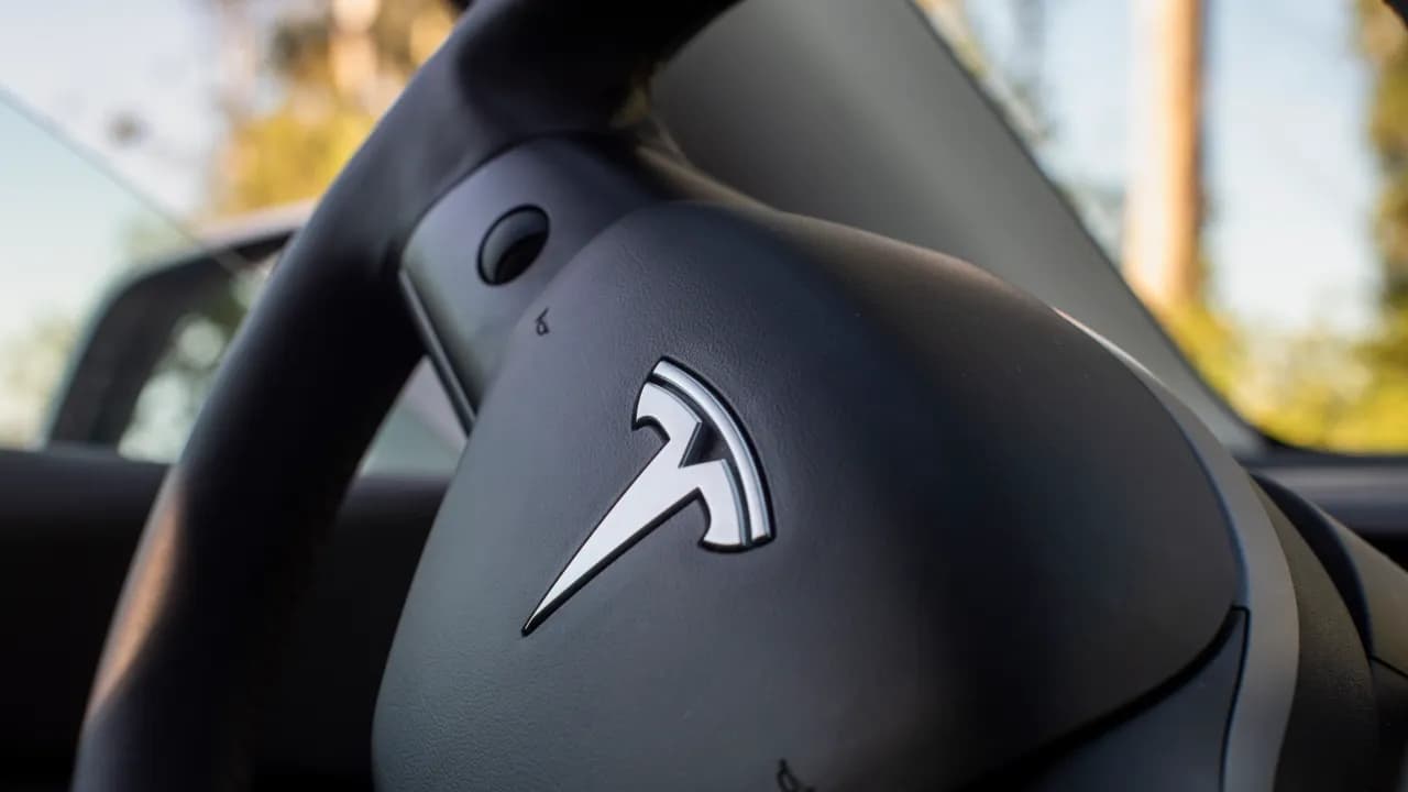 https://stocktwits.com/news-articles/markets/equity/tesla-ropes-in-former-exec-of-gm-cruise-as-head-of-autonomy/chmgyoCRRIU