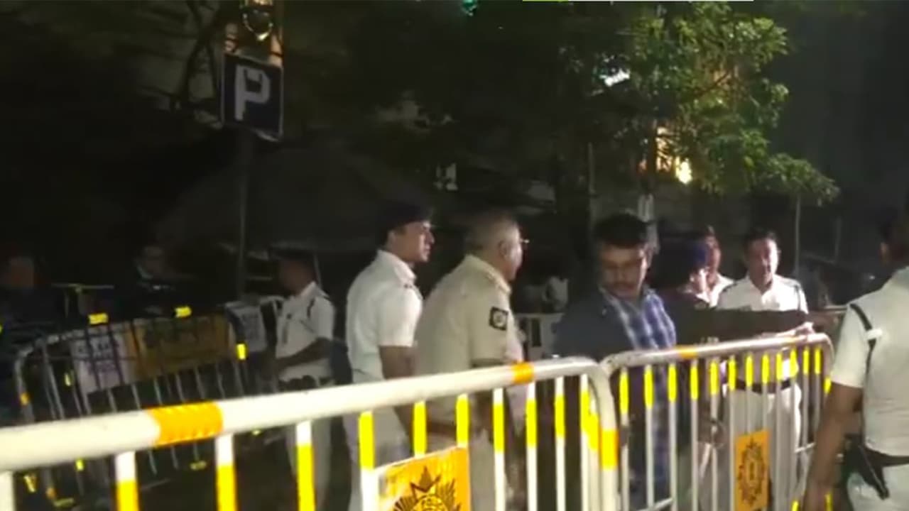 Police set up barricades outside the office as demonstrators surrounded the main gate, demanding clarity on the SIR process (Photo/ANI) Police set up barricades outside the office as demonstrators surrounded the main gate, demanding clarity on the SIR process (Photo/ANI)