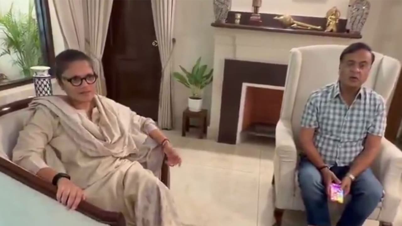 Rebel TMC MP Sushmita Dev with Assam CM Himanta Biswa Sarma (Photo/Viral Video Screengrab) Rebel TMC MP Sushmita Dev with Assam CM Himanta Biswa Sarma (Photo/Viral Video Screengrab)