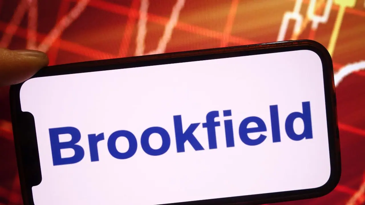  Brookfield Renewable Gains On Smaller Than Feared Q4 Loss: Retail Celebrates AI Driven Clean Energy Outlook