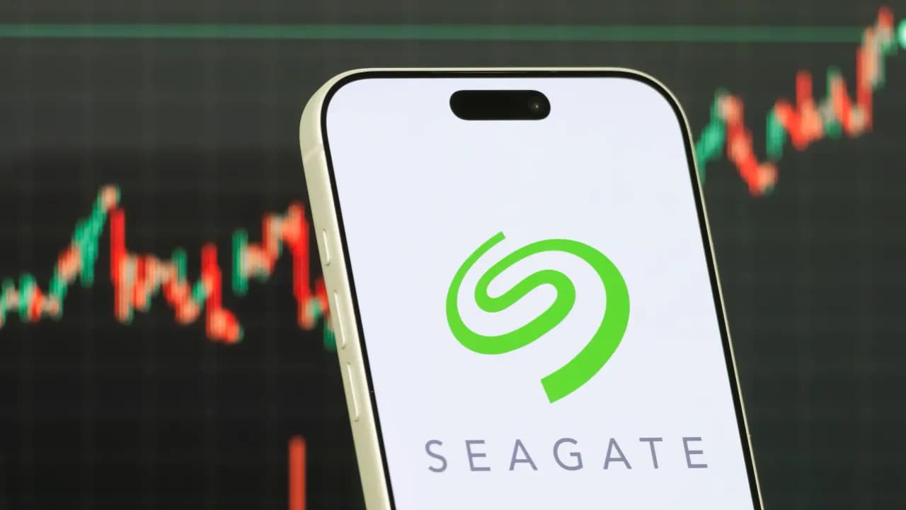 https://stocktwits.com/news articles/markets/equity/stx rises premarket ahead of seagate s q1 report what are investors watching/cZUecKvRBzy https://stocktwits.com/news articles/markets/equity/stx rises premarket ahead of seagate s q1 report what are investors watching/cZUecKvRBzy