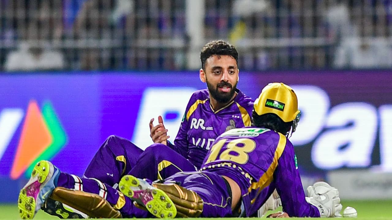 Angkrish Raghuvanshi collided with Varun Chakaravarthy. (Photo/ANI) Angkrish Raghuvanshi collided with Varun Chakaravarthy. (Photo/ANI)