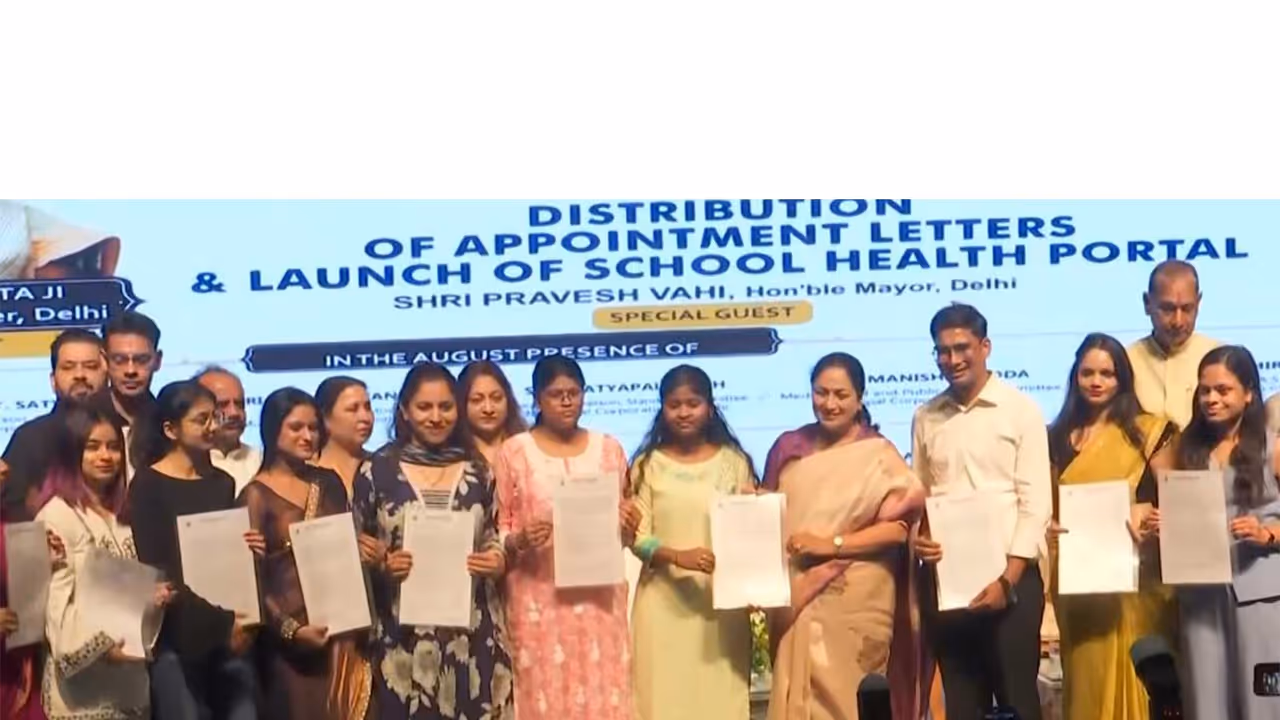 Delhi CM Rekha Gupta with recipients of appointment letters (Photo/ANI) Delhi CM Rekha Gupta with recipients of appointment letters (Photo/ANI)