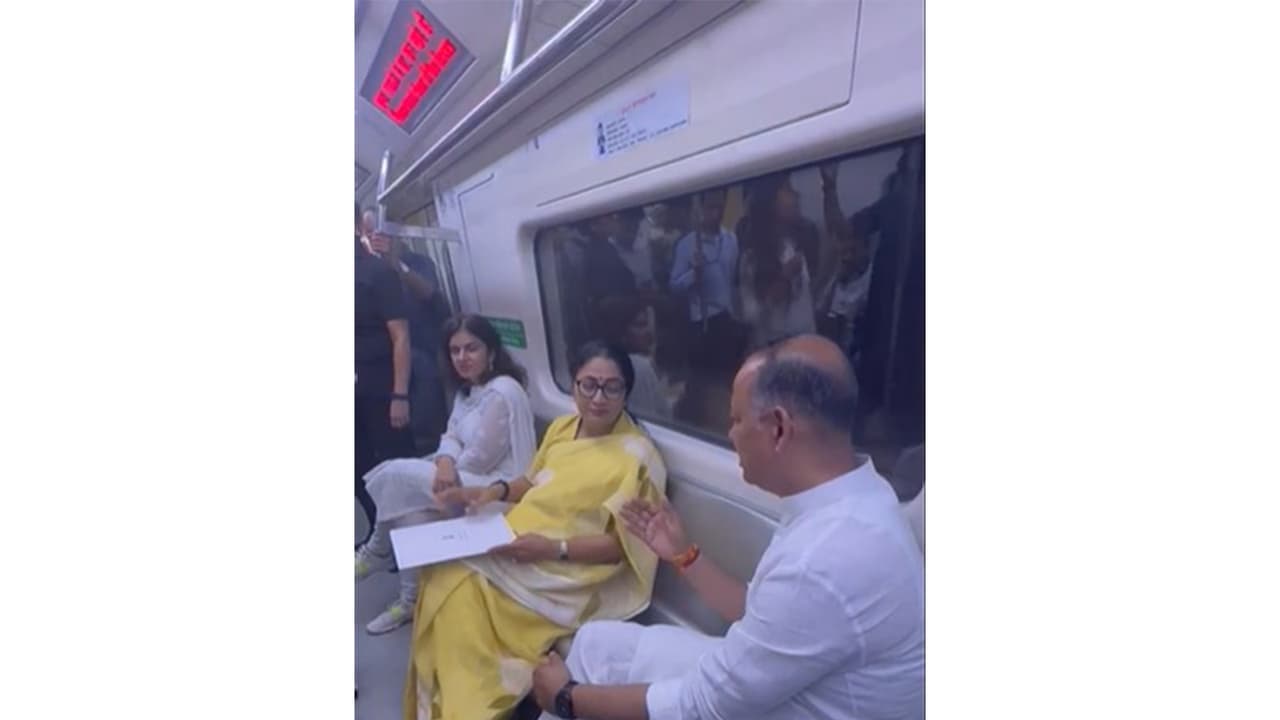 Delhi CM Rekha Gupta Travels In Delhi Metro (Photo/DelhiCMO) Delhi CM Rekha Gupta Travels In Delhi Metro (Photo/DelhiCMO)