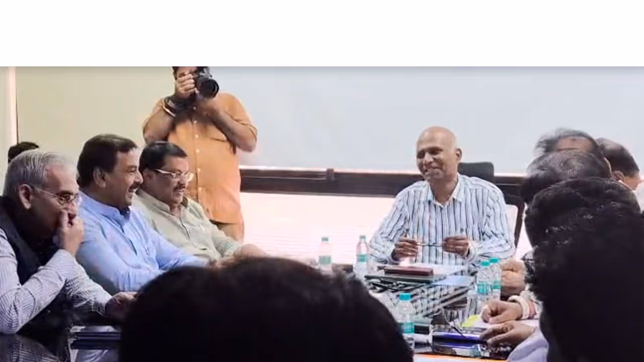 Maharashtra Congress delegation meet with Chief Electoral Officer of Maharashtra (Photo/MPCC) Maharashtra Congress delegation meet with Chief Electoral Officer of Maharashtra (Photo/MPCC)