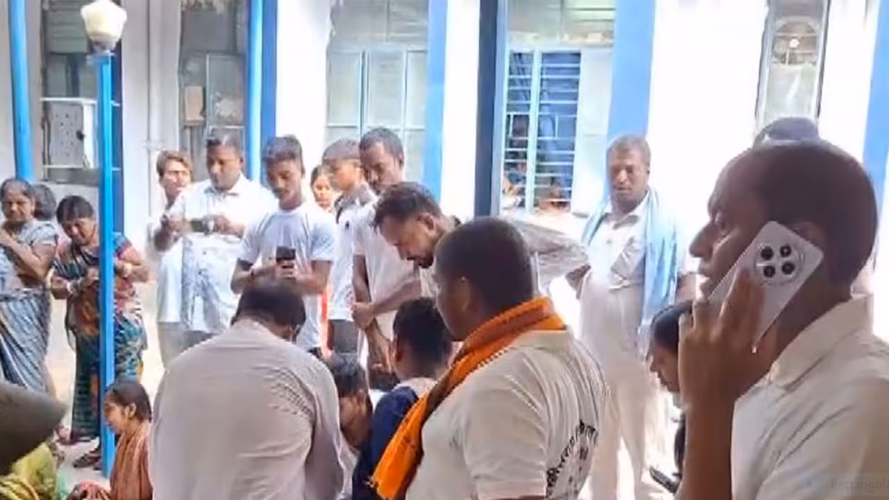 Lakhisarai stampede causes panic among the devotees (Photo/ANI) Lakhisarai stampede causes panic among the devotees (Photo/ANI)