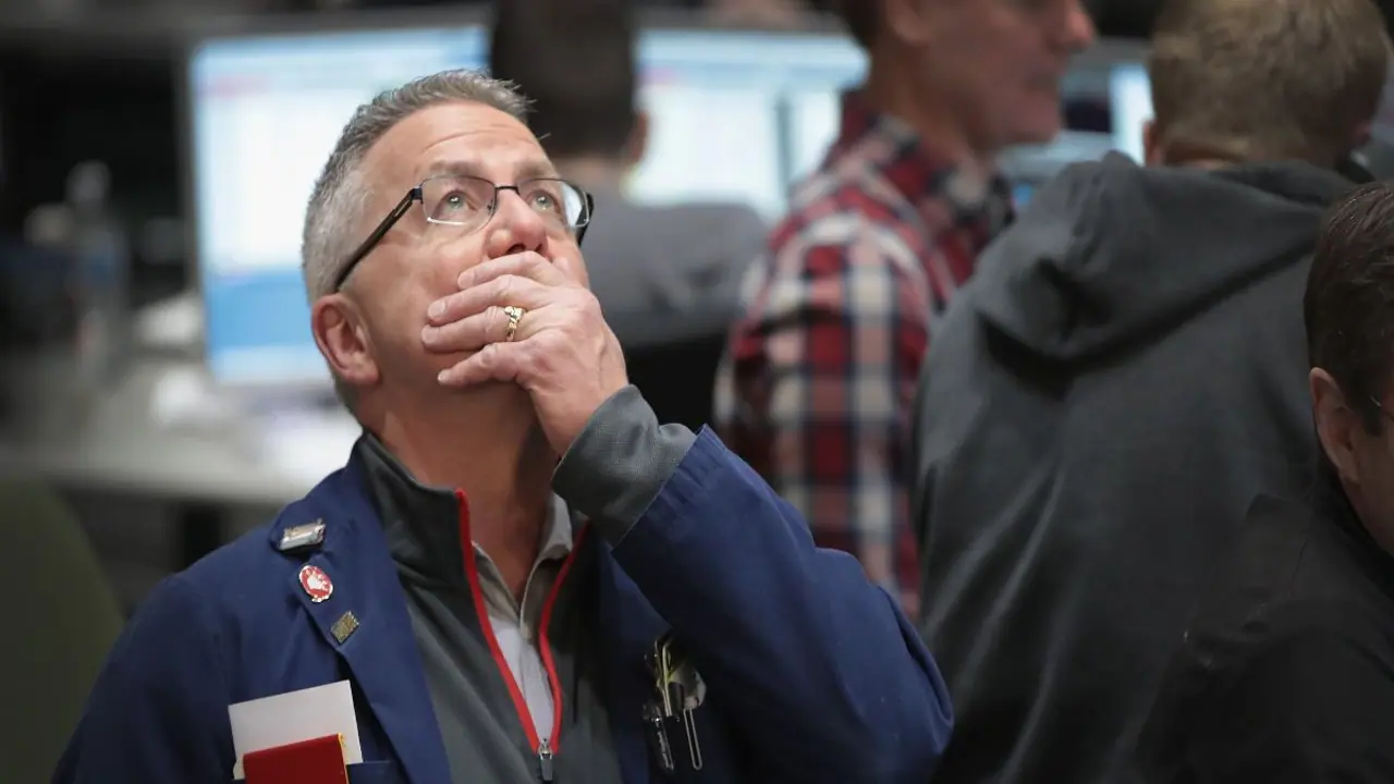 VIX Spikes 18% As S&P 500, Nasdaq Hit 6 Month Lows On Recession Fears: Retail’s Not Fully Convinced Of Bear Market Onslaught