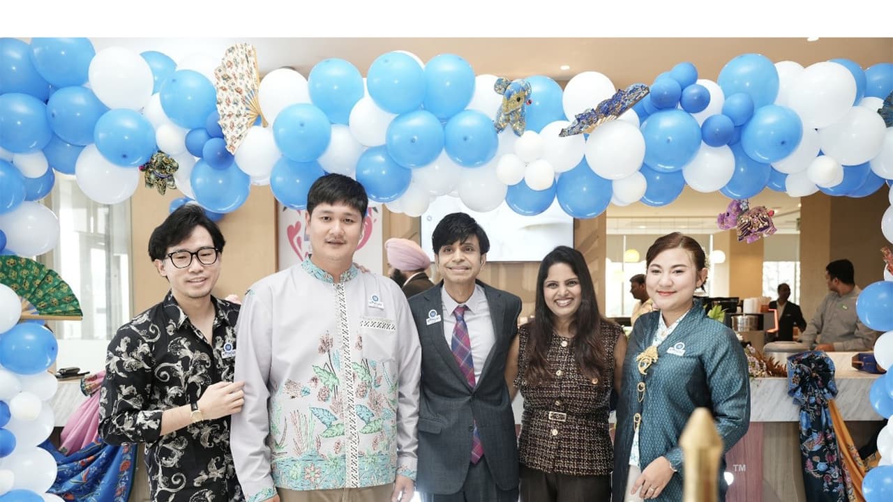 Kongsi Tea Bar’s leadership teams from Thailand and India at the unveiling of the new outlet inside Holiday Inn Bengaluru Racecourse (Photo/Tea Bar) Kongsi Tea Bar’s leadership teams from Thailand and India at the unveiling of the new outlet inside Holiday Inn Bengaluru Racecourse (Photo/Tea Bar)
