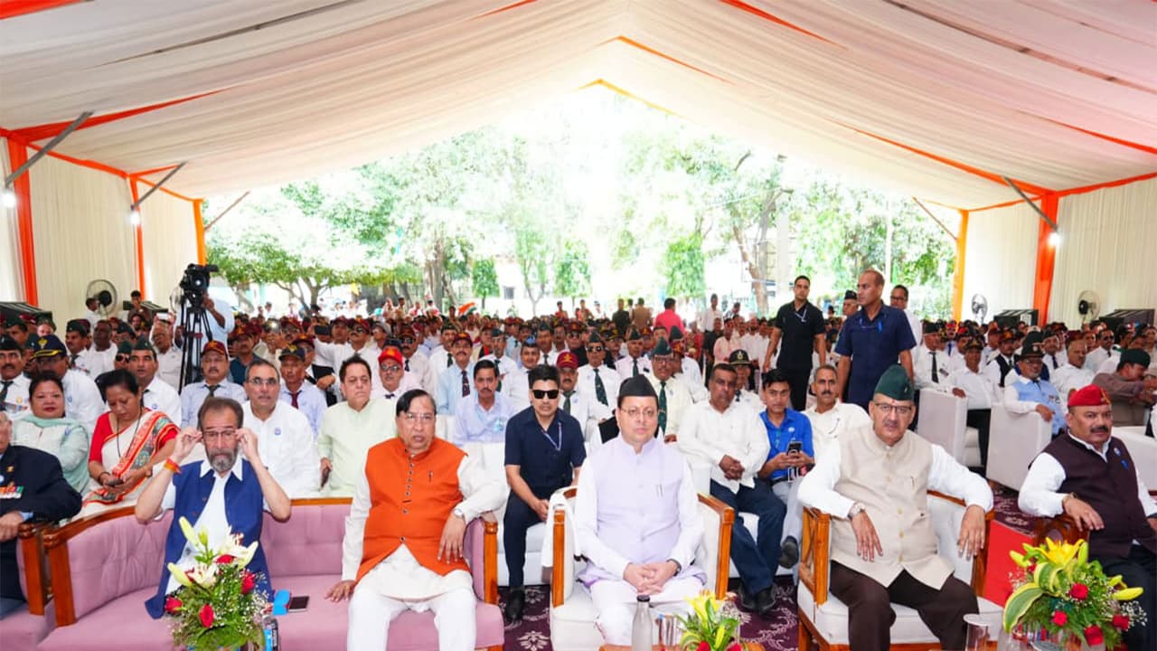 CM Dhami listens to Mann Ki Baat with ex servicemen (Photo/Uttarakhand CMO) CM Dhami listens to Mann Ki Baat with ex servicemen (Photo/Uttarakhand CMO)