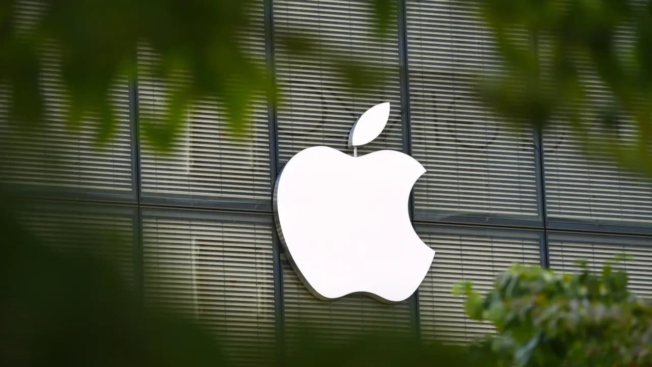 https://stocktwits.com/news articles/markets/equity/aapl stock downgrade wall street memory inflation pressures several quarters/cZo5nX1RJEH https://stocktwits.com/news articles/markets/equity/aapl stock downgrade wall street memory inflation pressures several quarters/cZo5nX1RJEH