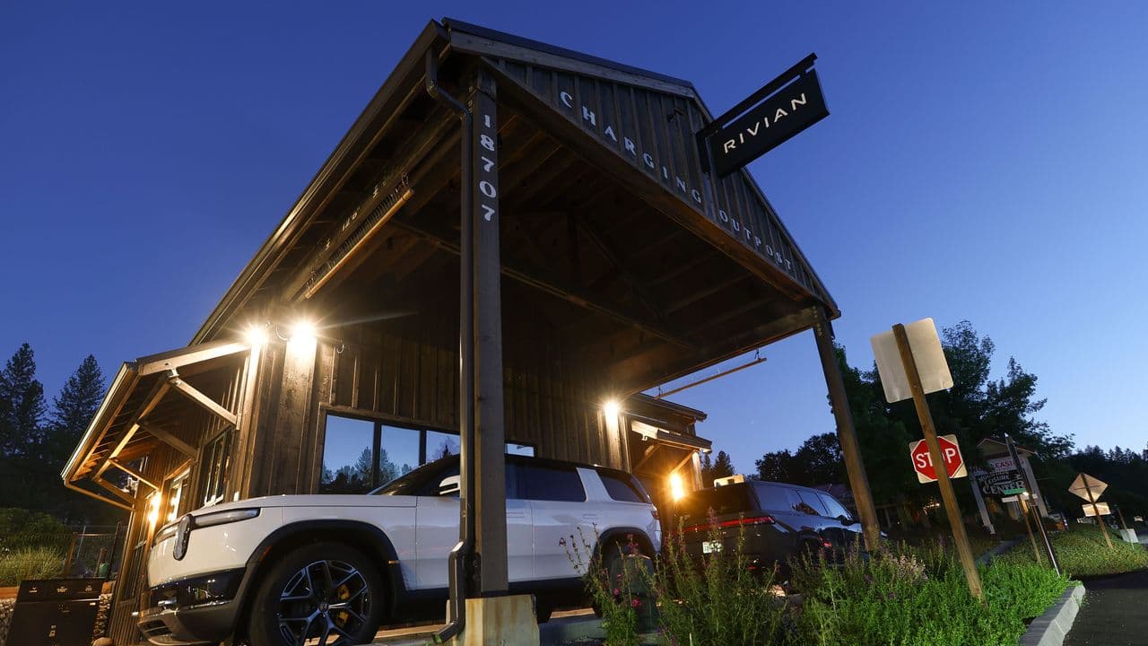 https://stocktwits.com/news articles/markets/equity/rivn stock edges up after hours ev maker narrows full year guidance and tempers spending plans/cZN5WfGRJ2e https://stocktwits.com/news articles/markets/equity/rivn stock edges up after hours ev maker narrows full year guidance and tempers spending plans/cZN5WfGRJ2e