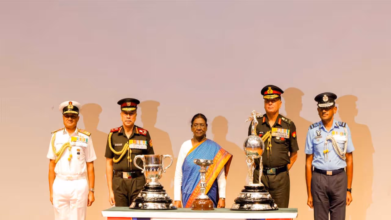 President Murmu unveils Durand Cup trophies (Photo: Durand Cup) President Murmu unveils Durand Cup trophies (Photo: Durand Cup)