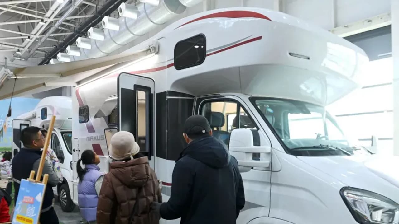 https://stocktwits.com/news articles/markets/equity/recreational vehicle maker winnebago slumps on weak preliminary q3 report as tariffs weak demand pressures bite/chkzZEDRbxM