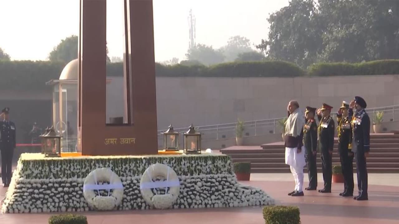 Rajnath Singh along with Tri Service Chiefs and CDS at National War Memorial (Photo/ANI) Rajnath Singh along with Tri Service Chiefs and CDS at National War Memorial (Photo/ANI)
