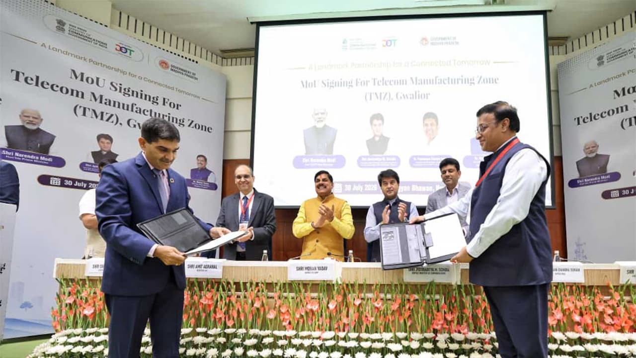 MoU signed for India's first Telecom Manufacturing Zone in Gwalior (Photo/ANI) MoU signed for India's first Telecom Manufacturing Zone in Gwalior (Photo/ANI)