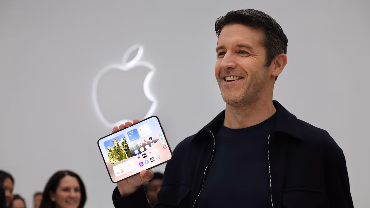 https://stocktwits.com/news articles/markets/equity/aapl stock analyst doubles iphone duo revenue forecast outperform next week/cZt9unmRJCE https://stocktwits.com/news articles/markets/equity/aapl stock analyst doubles iphone duo revenue forecast outperform next week/cZt9unmRJCE
