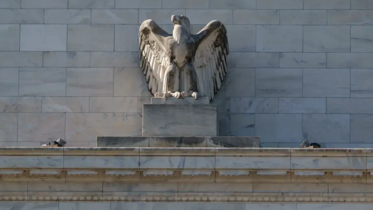https://stocktwits.com/news articles/markets/equity/kansas city fed jeffrey schmid aligns with powell s wait and see approach/chmJbmIRR3m