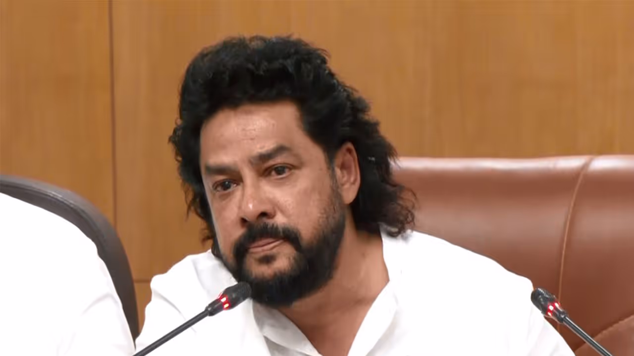 Congress leader B Nagendra (Photo/ANI) Congress leader B Nagendra (Photo/ANI)