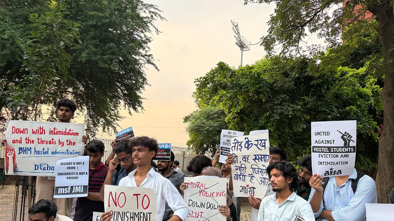 Hundreds of Jamia students protest on eviction notices to women hostellers (Photo/AISA) Hundreds of Jamia students protest on eviction notices to women hostellers (Photo/AISA)