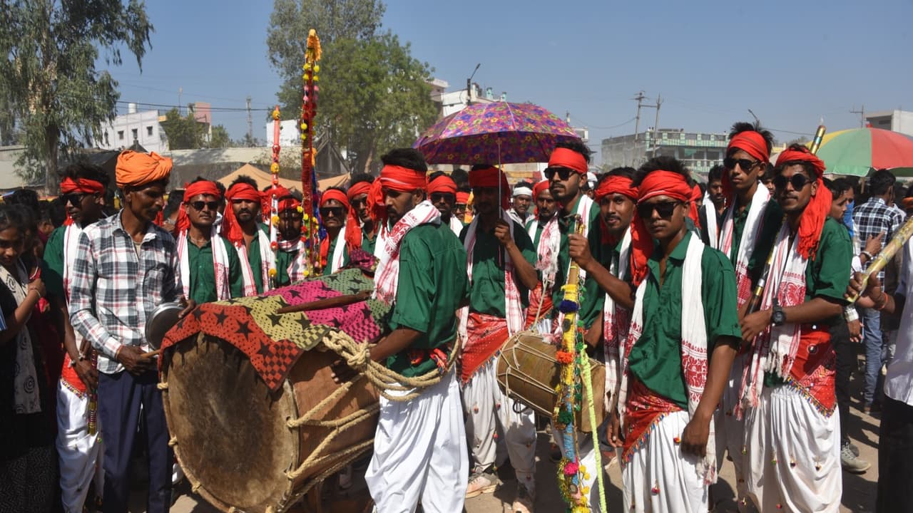 Tribal people are enjoying the Bhagoriya fest (Photo/DPR) Tribal people are enjoying the Bhagoriya fest (Photo/DPR)
