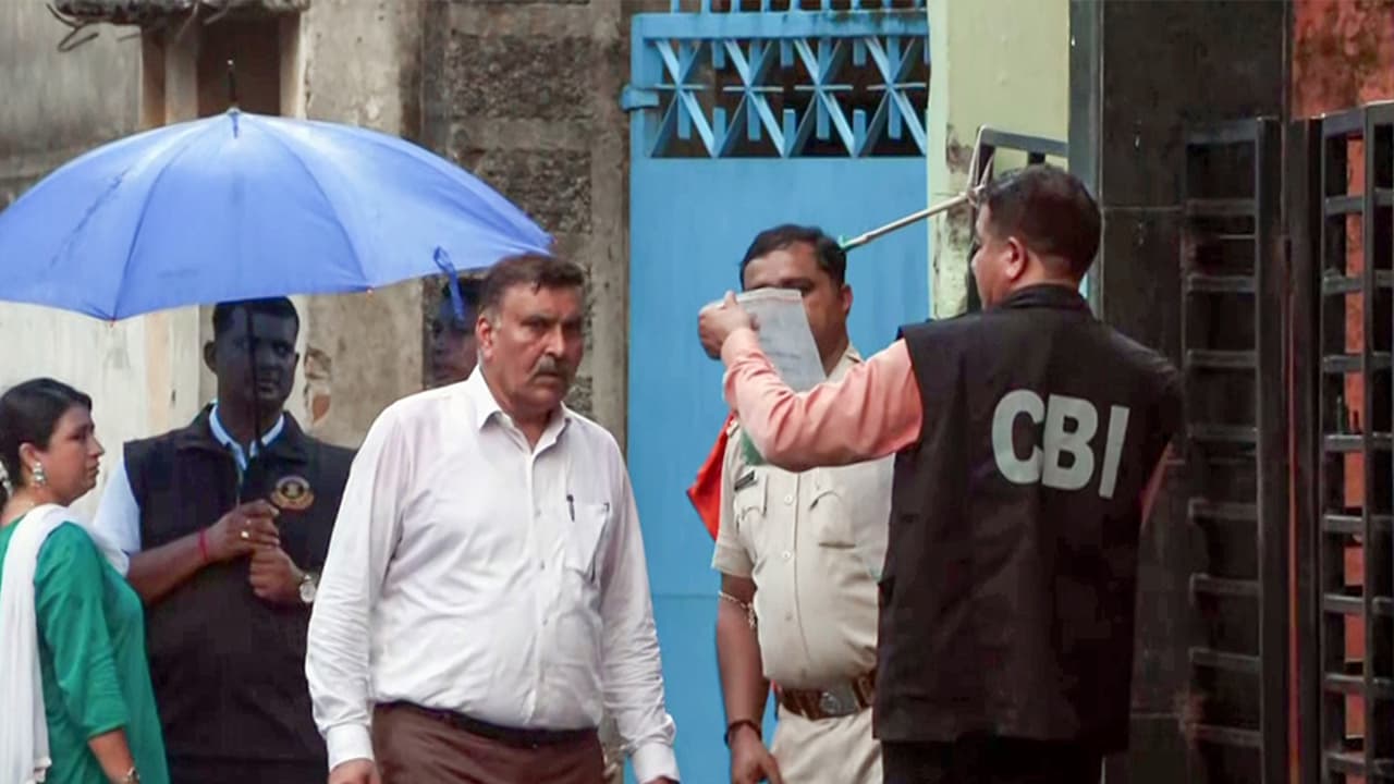 CBI and CSFL teams in North 24 Parganas (Photo/ANI) CBI and CSFL teams in North 24 Parganas (Photo/ANI)