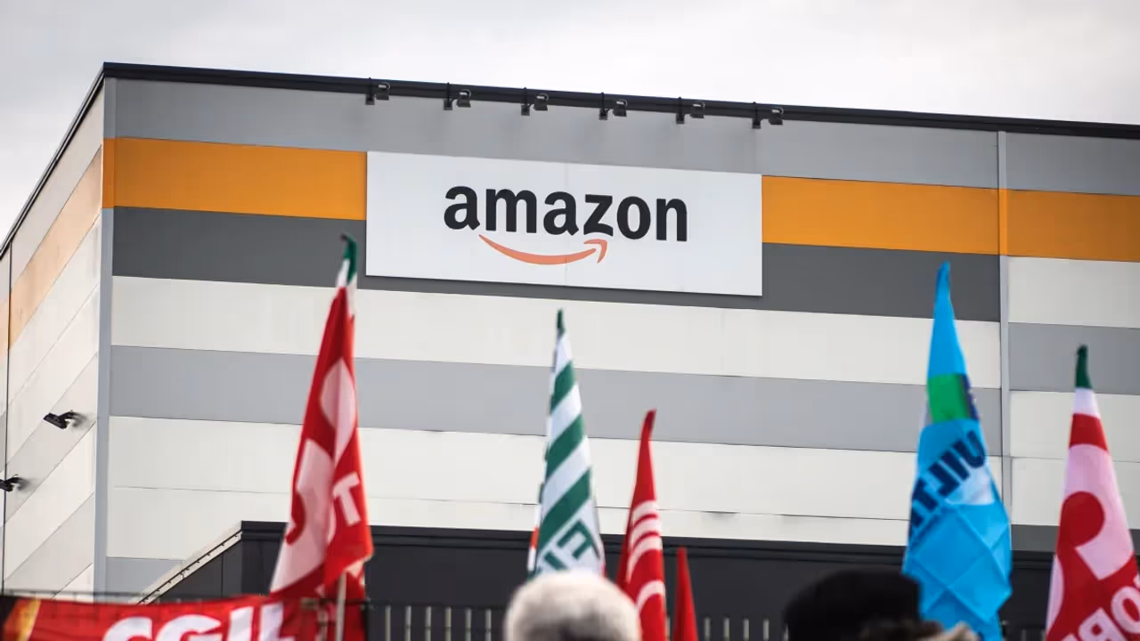 https://stocktwits.com/news articles/markets/equity/amazon gets another complaint from labor board over treatment of warehouse workers/chlYlpiRRTe