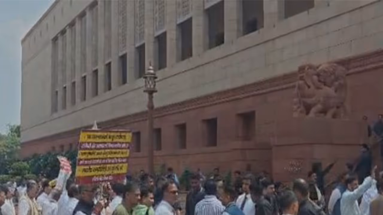 Opposition parties protest outside Parliament (Photo/ANI) Opposition parties protest outside Parliament (Photo/ANI)