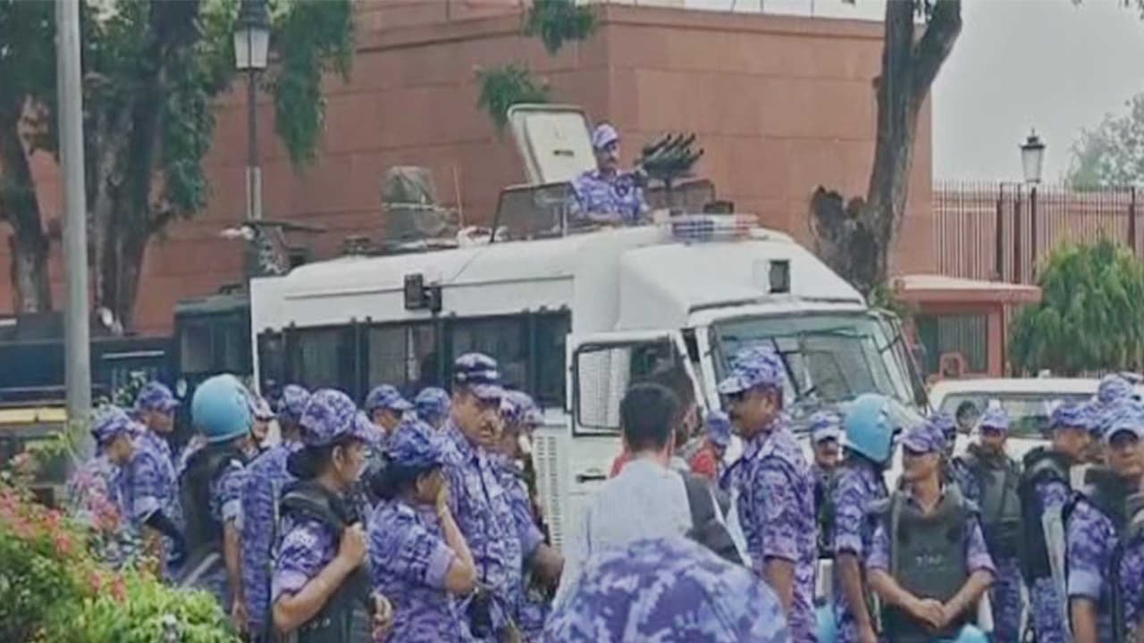 Security heightened outside Parliament (Photo/ANI) Security heightened outside Parliament (Photo/ANI)