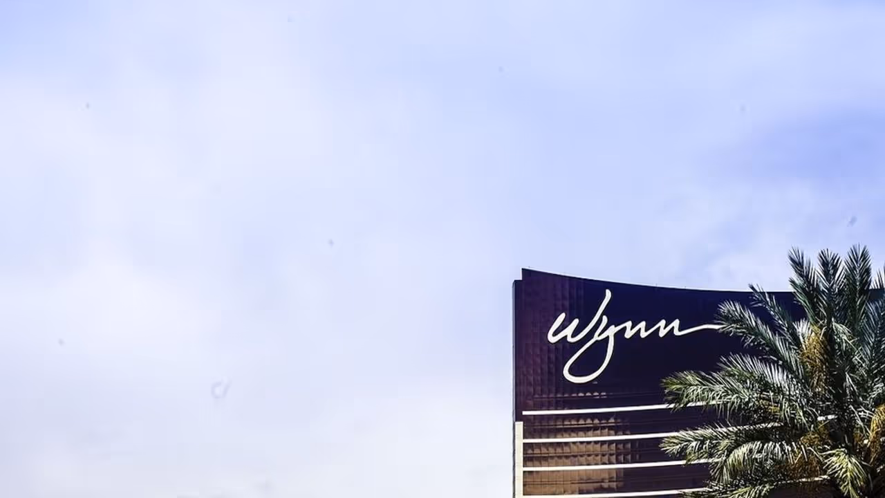 Wynn Resorts Shares Rise After Largest Shareholder Boosts Stake: Retail Traders Excited About Company's Prospects