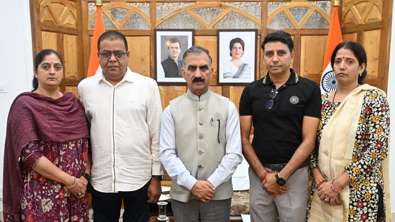 Family of deceased seafarer Aditya Sharma with Himachal CM (Photo/ANI) Family of deceased seafarer Aditya Sharma with Himachal CM (Photo/ANI)