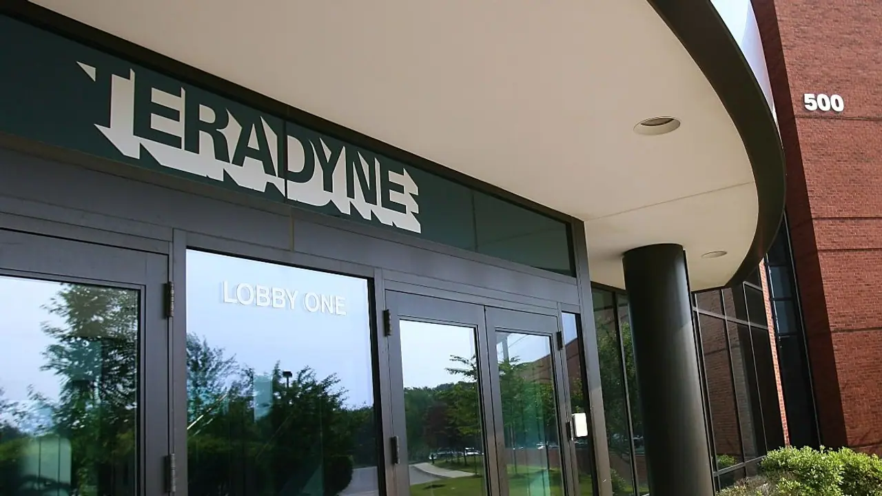 Teradyne Stock Crashes To One Year Low As Q2 Guidance Underwhelms Wall Street – Retail Remains Bullish