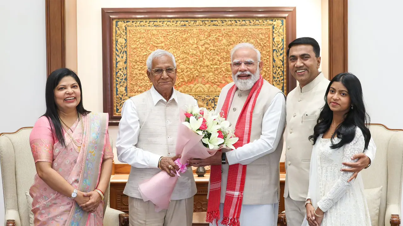 Goa CM Pramod Sawant met PM Modi along with his family (Photo/@DrPramodPSawant) Goa CM Pramod Sawant met PM Modi along with his family (Photo/@DrPramodPSawant)