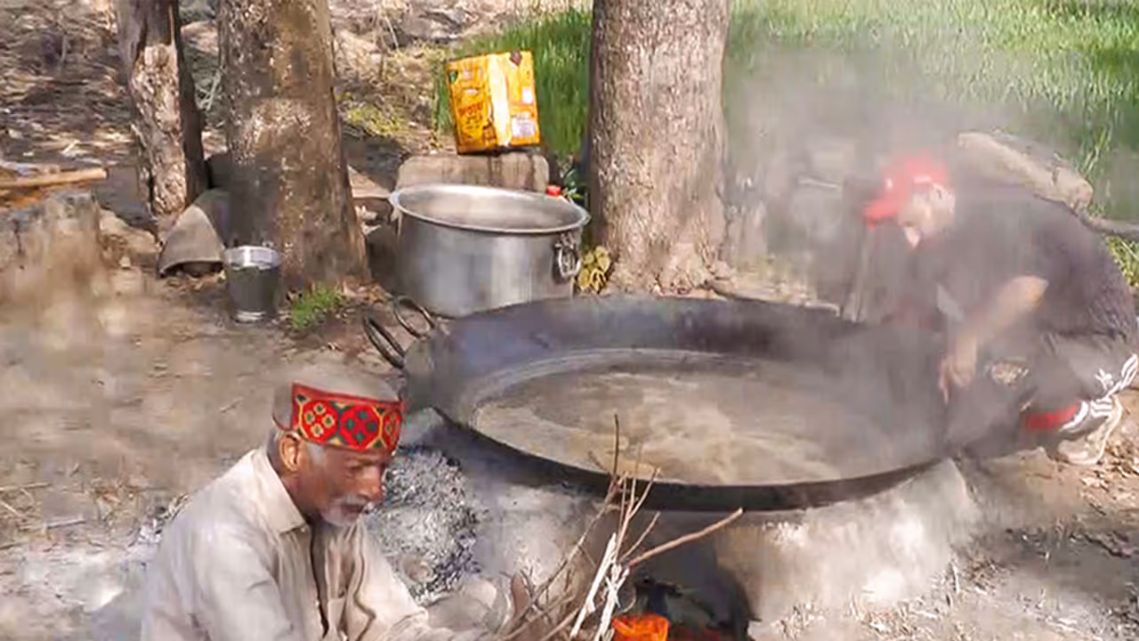 Farmers upholding decades of family legacy of producing organic jaggery (File Photo: ANI) Farmers upholding decades of family legacy of producing organic jaggery (File Photo: ANI)