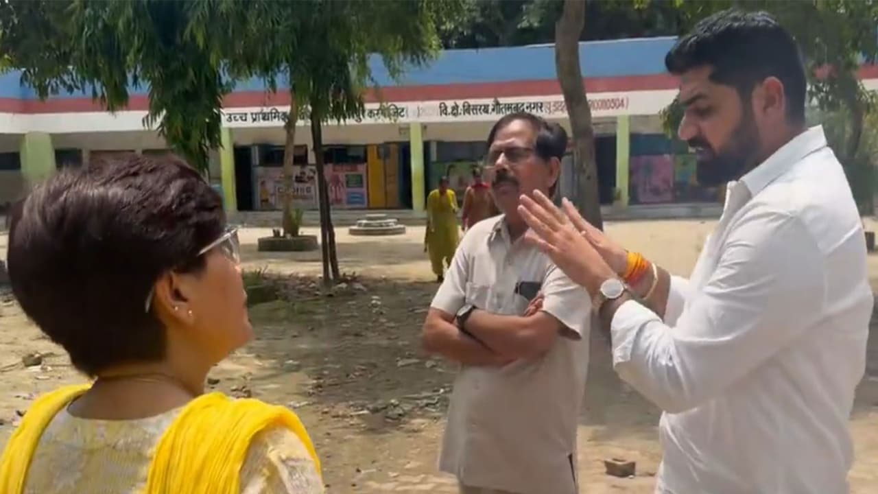 AAP Youth Wing UP president Pankaj Awana in Hoshiyarpur Primary School in Sector 51, Noida (Photo/ X/@PankajAwanaAAP) AAP Youth Wing UP president Pankaj Awana in Hoshiyarpur Primary School in Sector 51, Noida (Photo/ X/@PankajAwanaAAP)