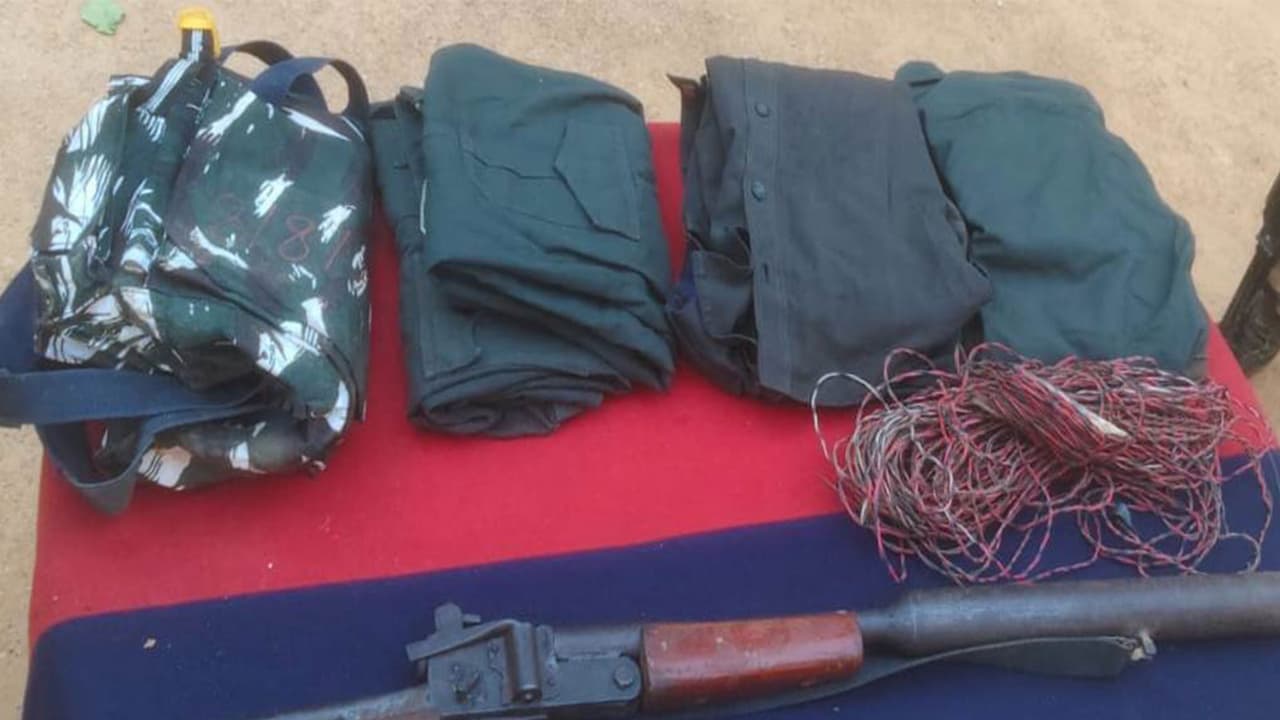 Arms, explosive recovered in Kanker (Photo/Kanker Police) Arms, explosive recovered in Kanker (Photo/Kanker Police)