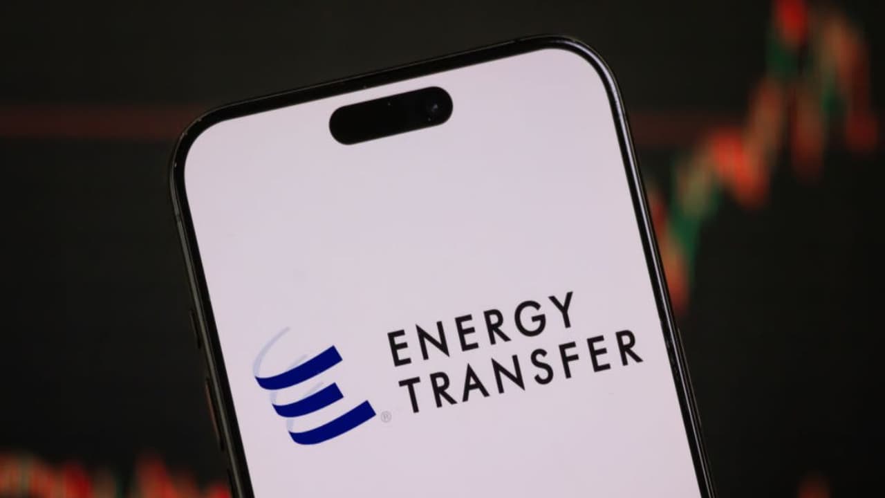Energy Transfer Stock Rises After Natgas Supply Agreement With Data Center Developer: Retail’s Bullish