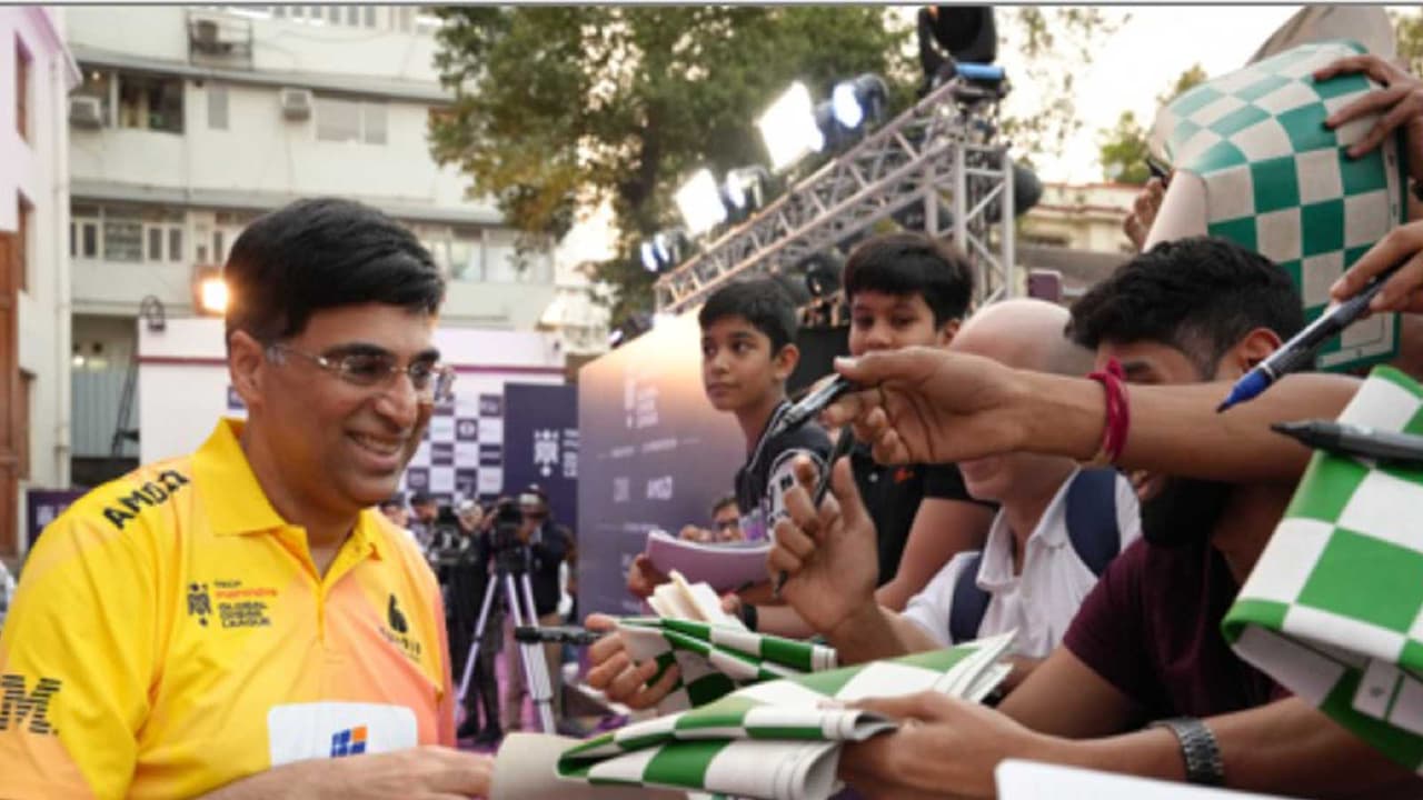 Viswanathan Anand with fans at Global Chess League. (Photo: GCL) Viswanathan Anand with fans at Global Chess League. (Photo: GCL)