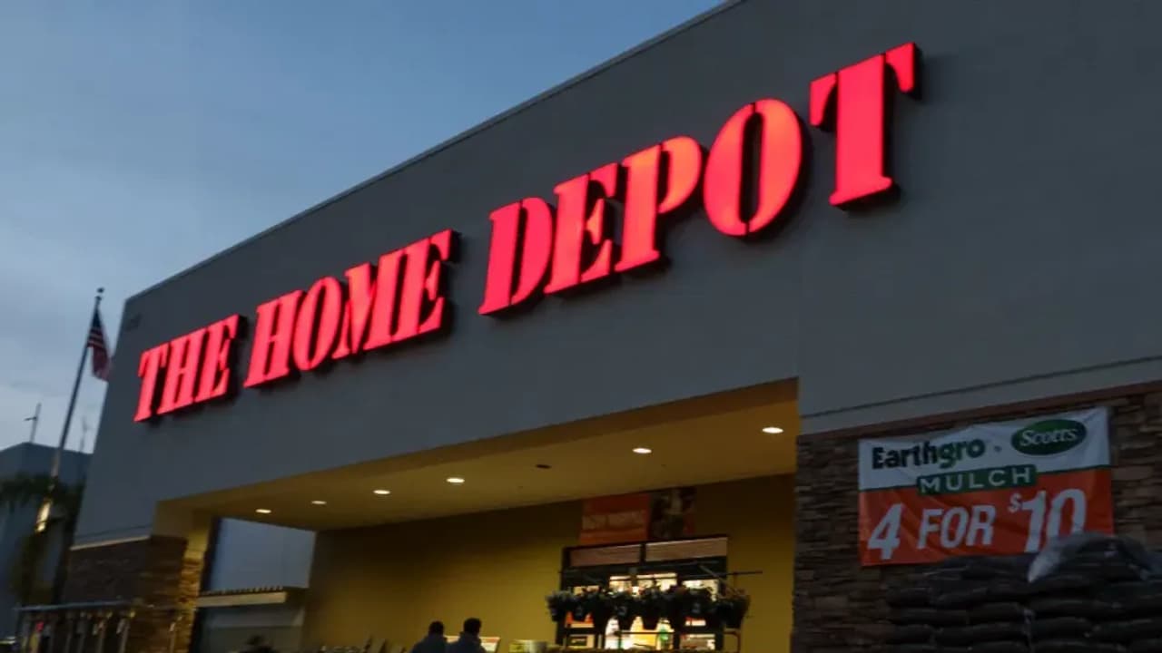 https://stocktwits.com/news articles/markets/equity/the first home improvement retailer to report results this week misses q2 earnings/chsg17uRdgo https://stocktwits.com/news articles/markets/equity/the first home improvement retailer to report results this week misses q2 earnings/chsg17uRdgo