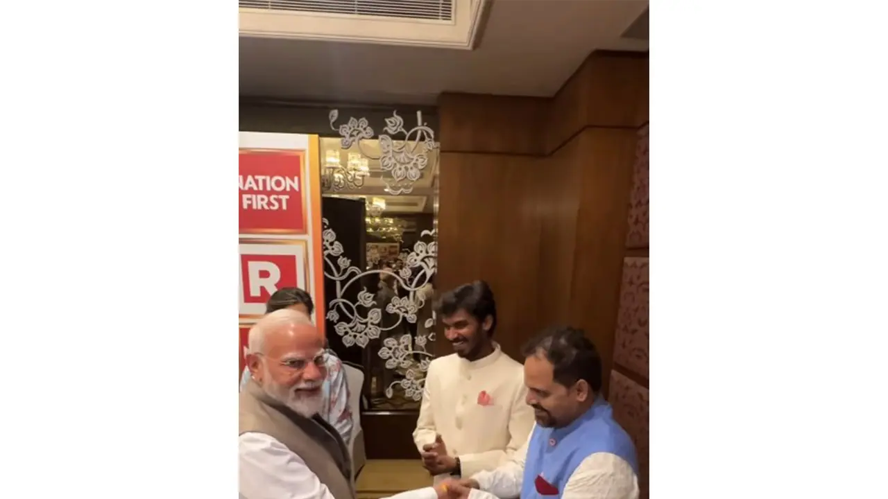 Prime Minister Narendra Modi, Panchayat actors Durgesh Kumar, Ashok Pathak (Photo/Instagram/ @narendramodi) Prime Minister Narendra Modi, Panchayat actors Durgesh Kumar, Ashok Pathak (Photo/Instagram/ @narendramodi)