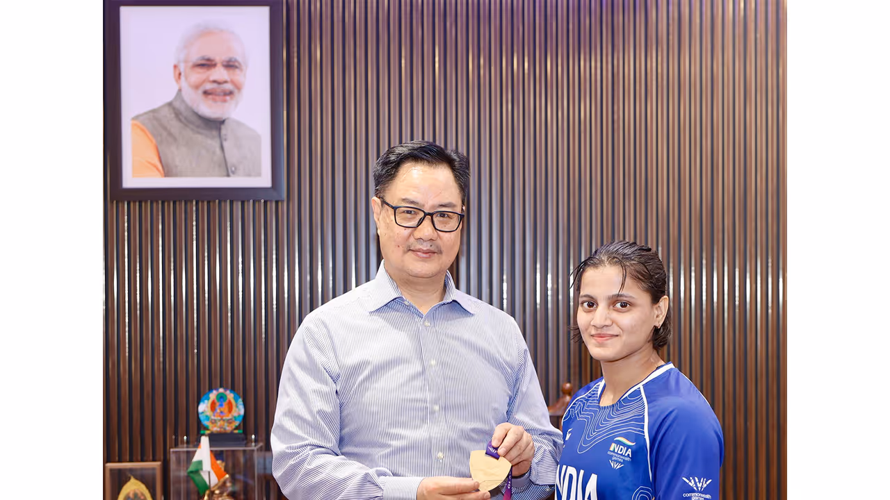 Kiren Rijiju (L) and Asmita Dey (R). (Photo: X/@KirenRijiju) Kiren Rijiju (L) and Asmita Dey (R). (Photo: X/@KirenRijiju)