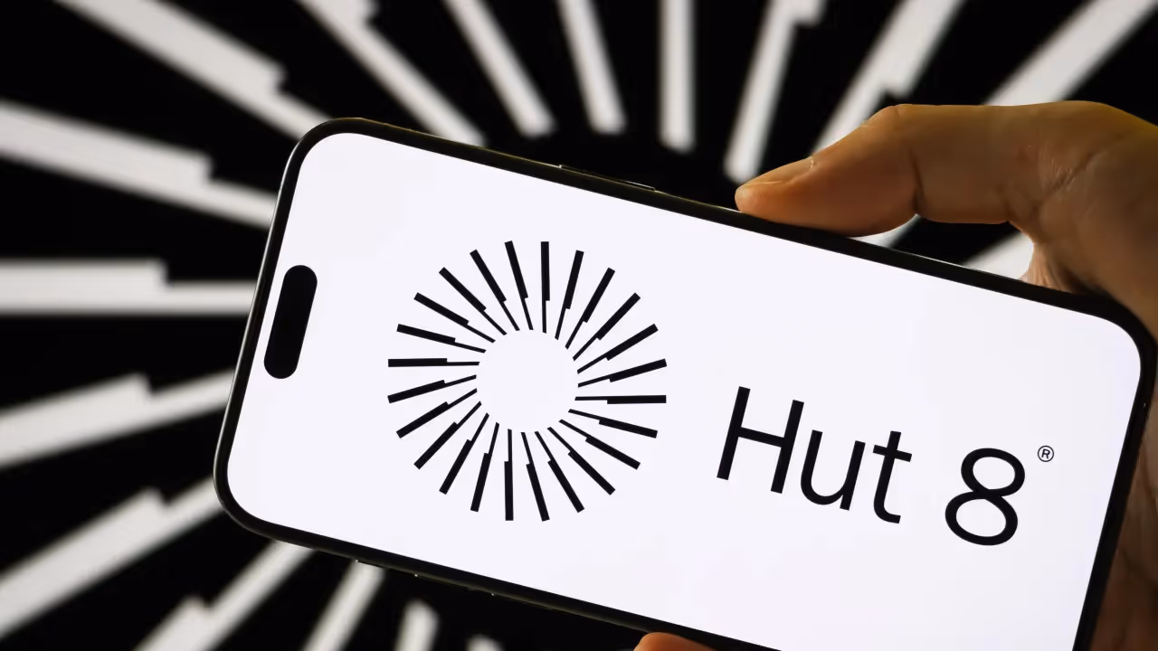 https://stocktwits.com/news articles/markets/equity/hut 8 s beacon point campus fully booked second 9 8 billion lease doubles tenant s footprint/cZZi2UyR7uj https://stocktwits.com/news articles/markets/equity/hut 8 s beacon point campus fully booked second 9 8 billion lease doubles tenant s footprint/cZZi2UyR7uj