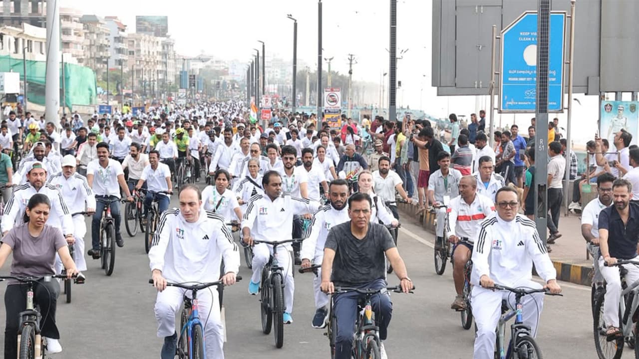 Mansukh Mandaviya and Raksha Khadse leading the BRICS Friendship Cycling Event. (Photo: Ministry of Youth Affairs and Sports) Mansukh Mandaviya and Raksha Khadse leading the BRICS Friendship Cycling Event. (Photo: Ministry of Youth Affairs and Sports)