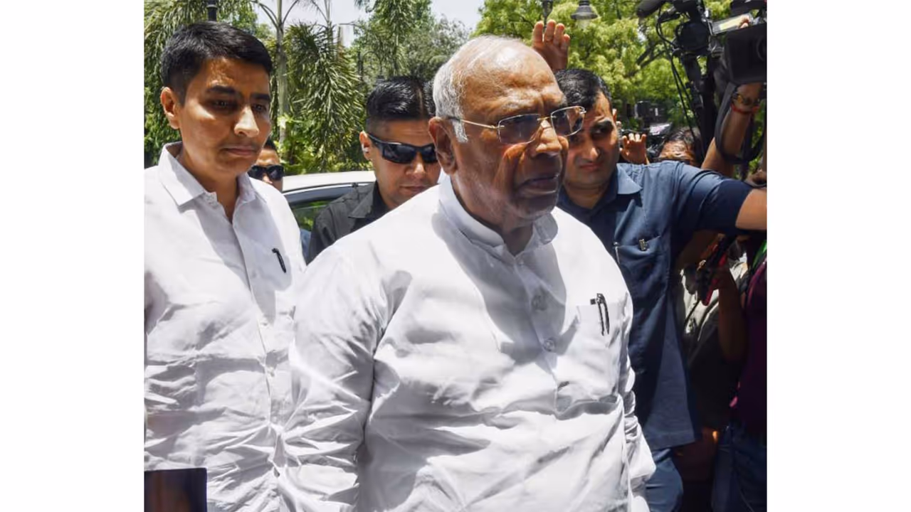 Congress president Mallikarjun Kharge (File Photo/ANI) Congress president Mallikarjun Kharge (File Photo/ANI)