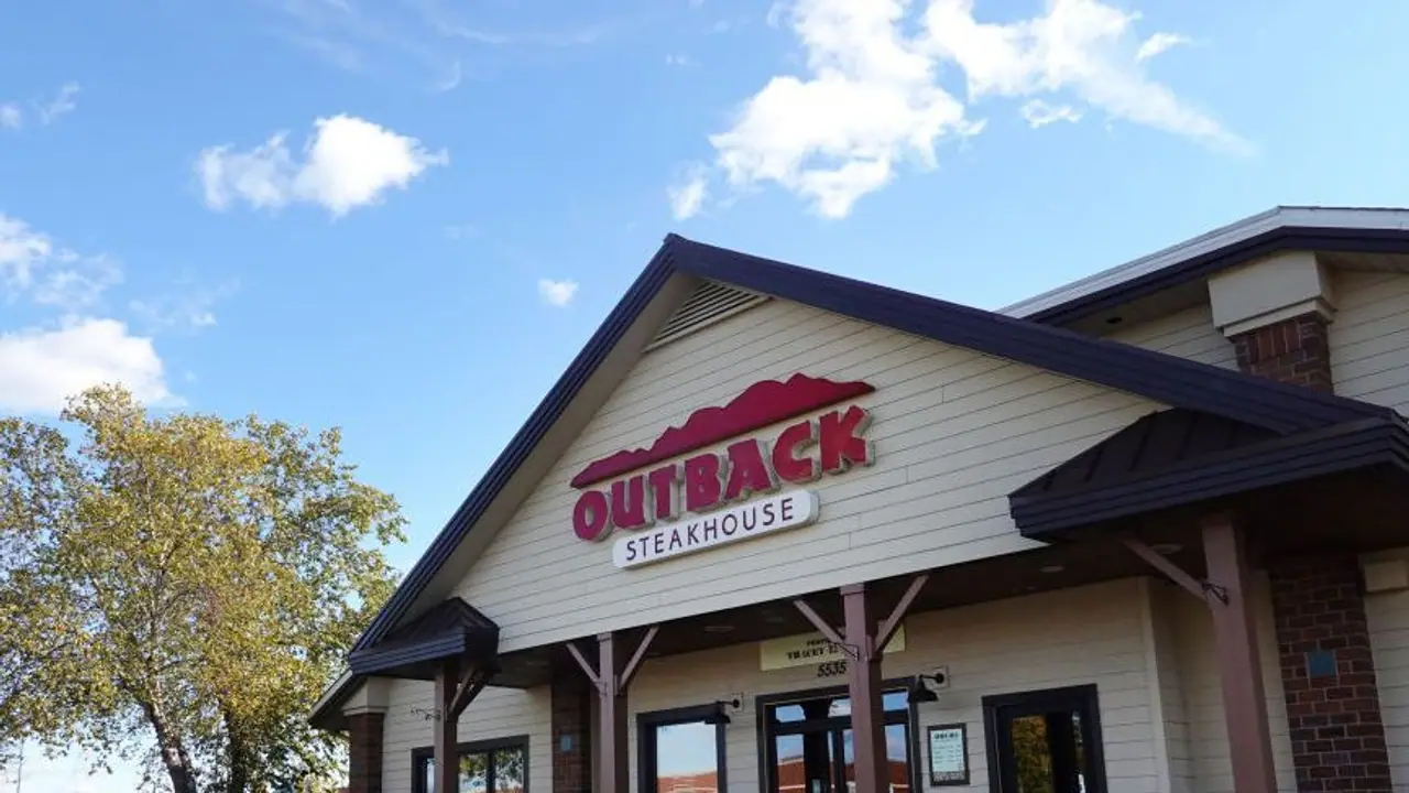 Bloomin’ Brands Stock Dives To One Year Low After Q4 Revenue Fall: Retail Sentiment Turns Gloomy Bloomin’ Brands Stock Dives To One Year Low After Q4 Revenue Fall: Retail Sentiment Turns Gloomy