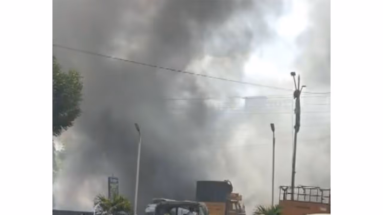 Fire breaks out at furniture shops in Handewadi (Photo/ANI) Fire breaks out at furniture shops in Handewadi (Photo/ANI)