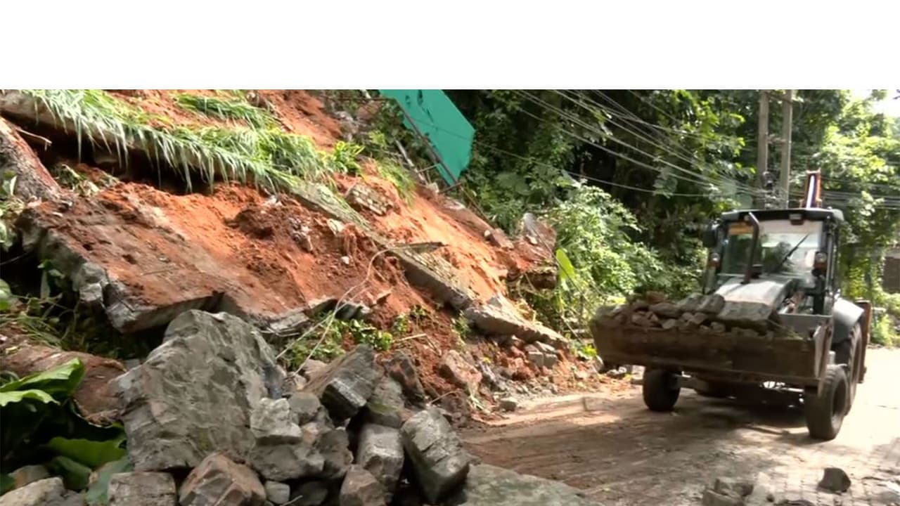 Massive landslide hits Guwahati's Kharghuli area (Photo/ANI) Massive landslide hits Guwahati's Kharghuli area (Photo/ANI)