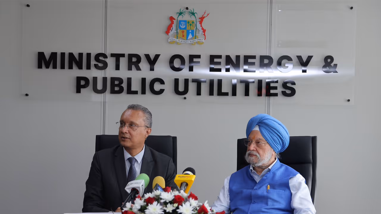 Union Petroleum Minister Hardeep Singh Puri with Mauritius Minister of Energy and Public Utilities Patrick Gervais Assirvaden (Photo: x/@HardeepSPuri) Union Petroleum Minister Hardeep Singh Puri with Mauritius Minister of Energy and Public Utilities Patrick Gervais Assirvaden (Photo: x/@HardeepSPuri)