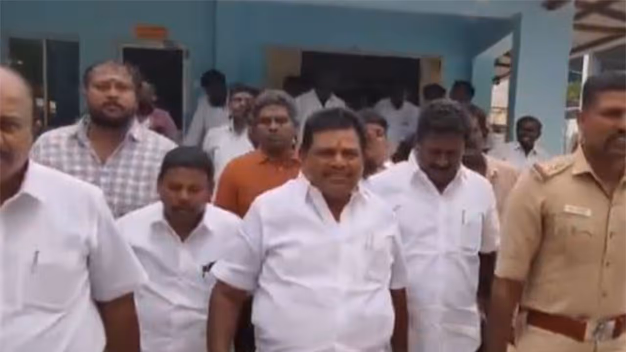 Former Minister Anitha Radhakrishnan arrested outside Athoor Town Panchayat (Photo/ANI) Former Minister Anitha Radhakrishnan arrested outside Athoor Town Panchayat (Photo/ANI)