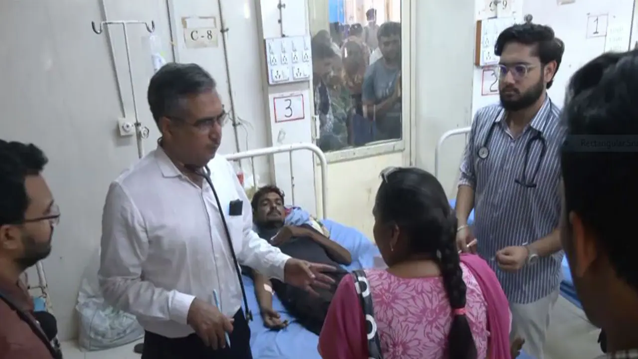 Patients undergo medical treatment at hospital ward in Bhavnagar (Photo/ANI) Patients undergo medical treatment at hospital ward in Bhavnagar (Photo/ANI)
