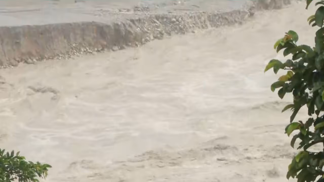 Water level rises in the Trishuli River following heavy rainfall amid flood situation in Nepal (Photo/ANI) Water level rises in the Trishuli River following heavy rainfall amid flood situation in Nepal (Photo/ANI)
